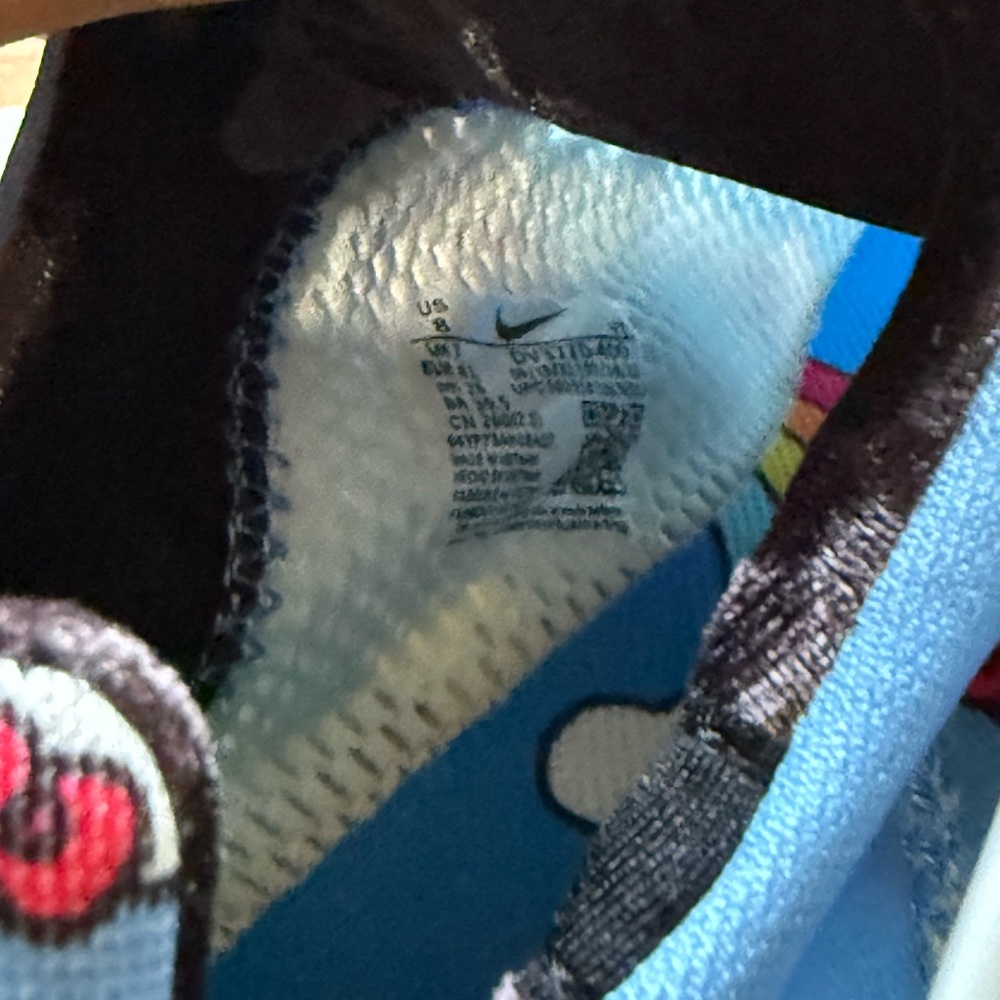 Nike men’s air presto Blue Hello Kitty Print Sneakers - Picture 6 of 8